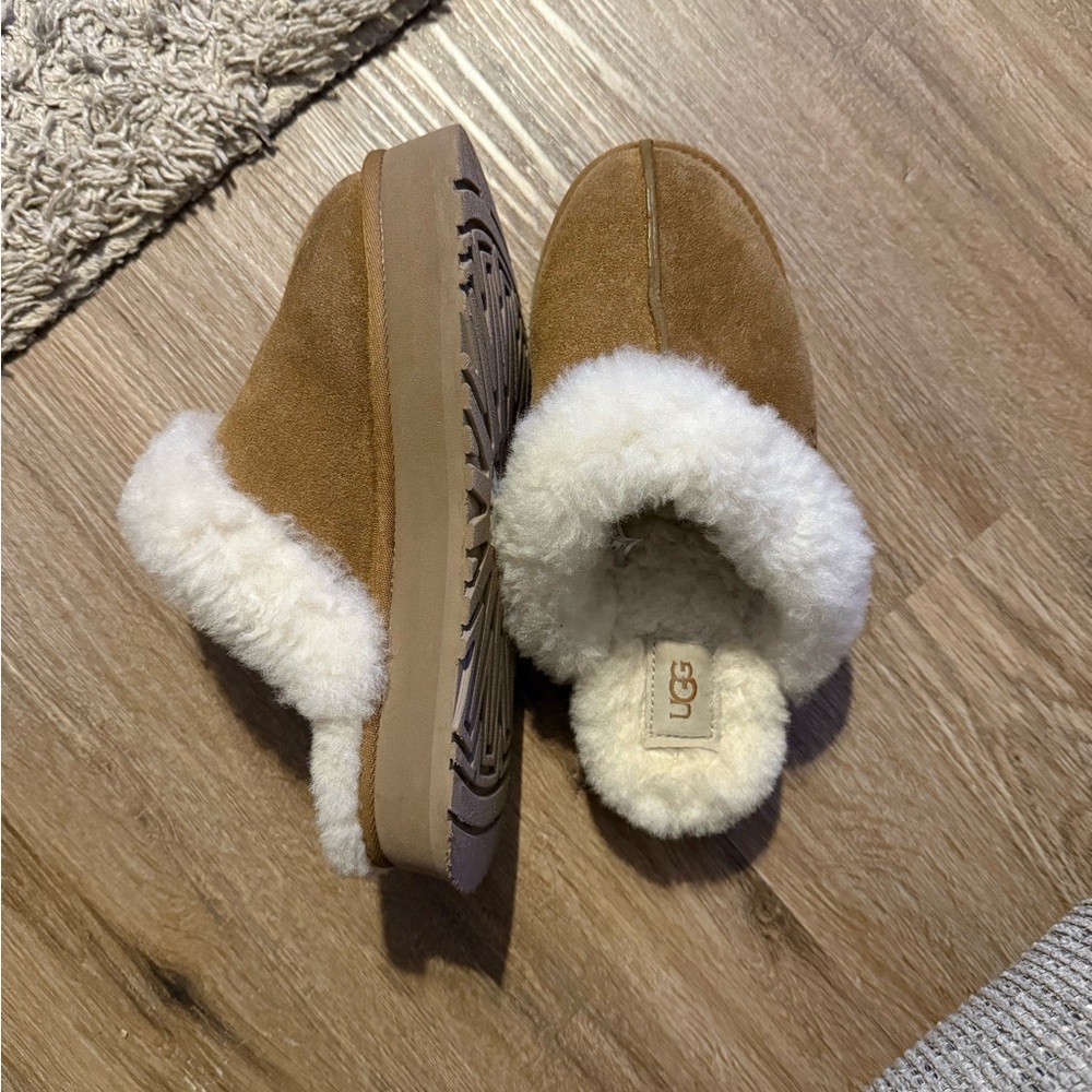 UGG Women's Disquette slipper sz7